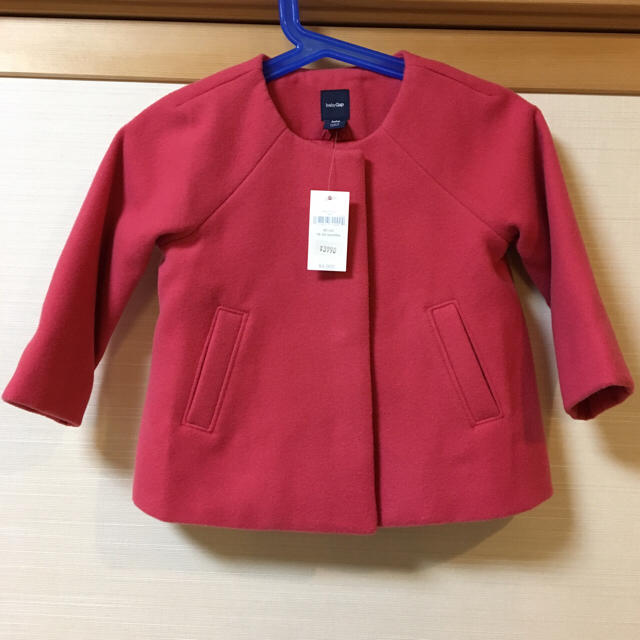 GAP Kids(ギャップキッズ)の【新品タグ付】babyGapギャップ キッズベビー コート 90cmピンク キッズ/ベビー/マタニティのキッズ服女の子用(90cm~)(ジャケット/上着)の商品写真