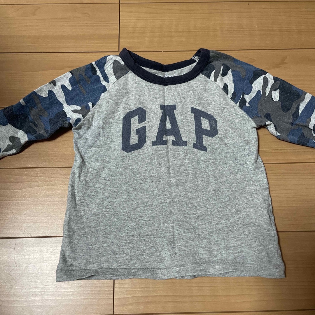 babyGAP(ベビーギャップ)のbabygap ロンT キッズ/ベビー/マタニティのキッズ服男の子用(90cm~)(Tシャツ/カットソー)の商品写真