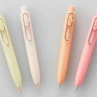 ミツビシエンピツ(三菱鉛筆)の4色4本セット　ユニボール ワンP　コハクトウ　ローズゴールドver　限定(ペン/マーカー)