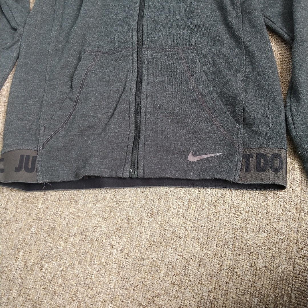 NIKE(ナイキ)のナイキパーカー キッズ/ベビー/マタニティのキッズ服女の子用(90cm~)(ジャケット/上着)の商品写真