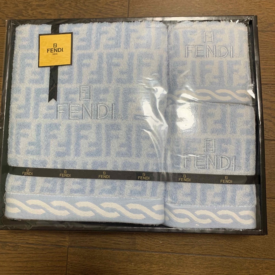 FENDI(フェンディ)のFENDI バスタオル・フェイスタオル インテリア/住まい/日用品の日用品/生活雑貨/旅行(タオル/バス用品)の商品写真