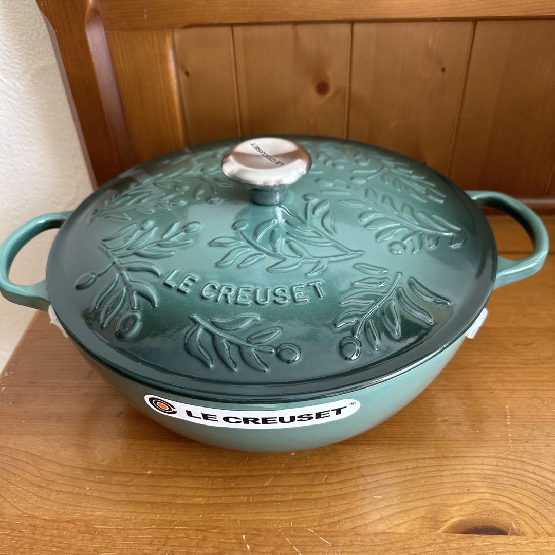 LE CREUSET(ルクルーゼ)の新品未使用 ルクルーゼ オリーブ マルミット 28cm アーティチョーク インテリア/住まい/日用品のキッチン/食器(鍋/フライパン)の商品写真