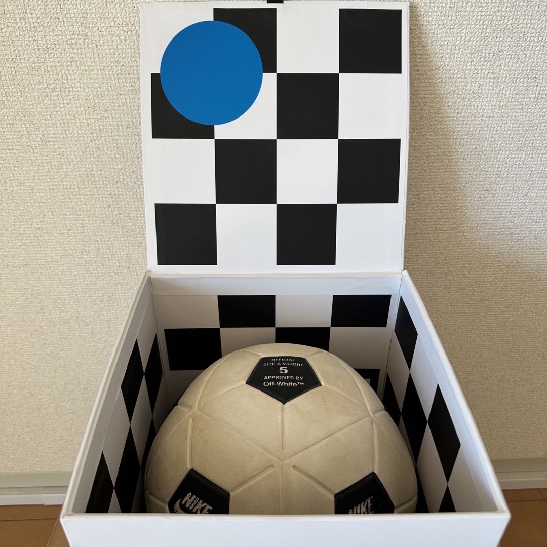 OFF-WHITE(オフホワイト)の【新品】NIKE×OFF-WHITE サッカー ボール スポーツ/アウトドアのサッカー/フットサル(ボール)の商品写真