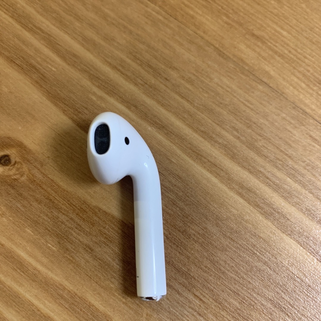 Apple(アップル)のAirPods (第 2 世代) 左耳　L スマホ/家電/カメラのオーディオ機器(ヘッドフォン/イヤフォン)の商品写真