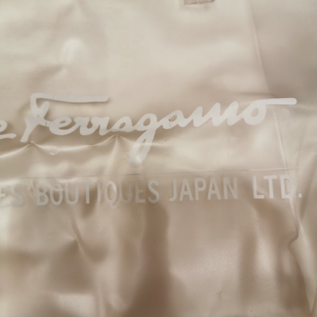 Ferragamo(フェラガモ)のフェラガモ　ビニールバッグ　防水バッグ　プールバッグ　ビッグサイズ　リゾート レディースのバッグ(トートバッグ)の商品写真