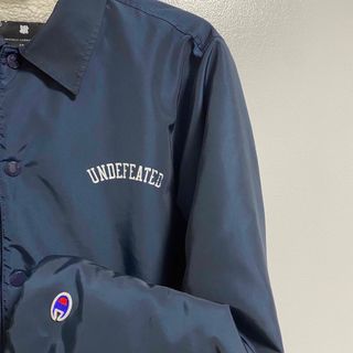 アンディフィーテッド(UNDEFEATED)のChampion×UNDEFEATED 裏ボアコーチジャケット　コラボ商品(ナイロンジャケット)