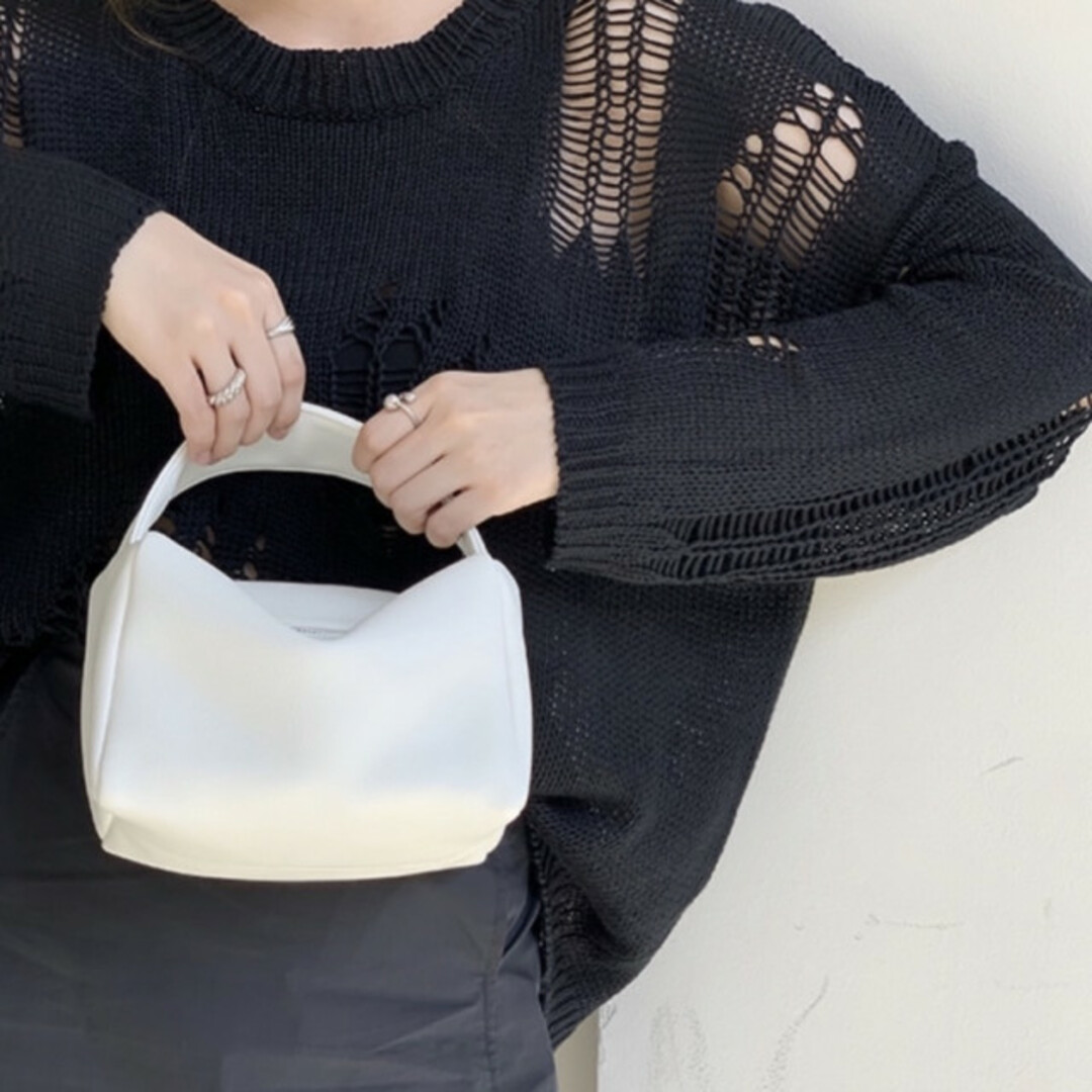 スクエア ボックス ショルダーバック おしゃれ ブラック 白 大人気 綺麗 美品 レディースのバッグ(ショルダーバッグ)の商品写真