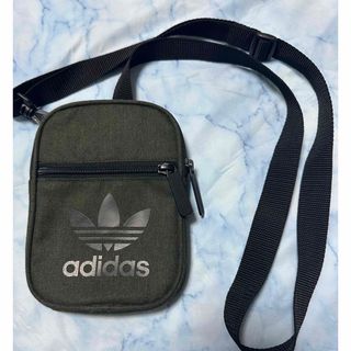 アディダス(adidas)のadidas ビッグロゴ　ミニバッグ　ミニショルダー　ポシェット(ショルダーバッグ)