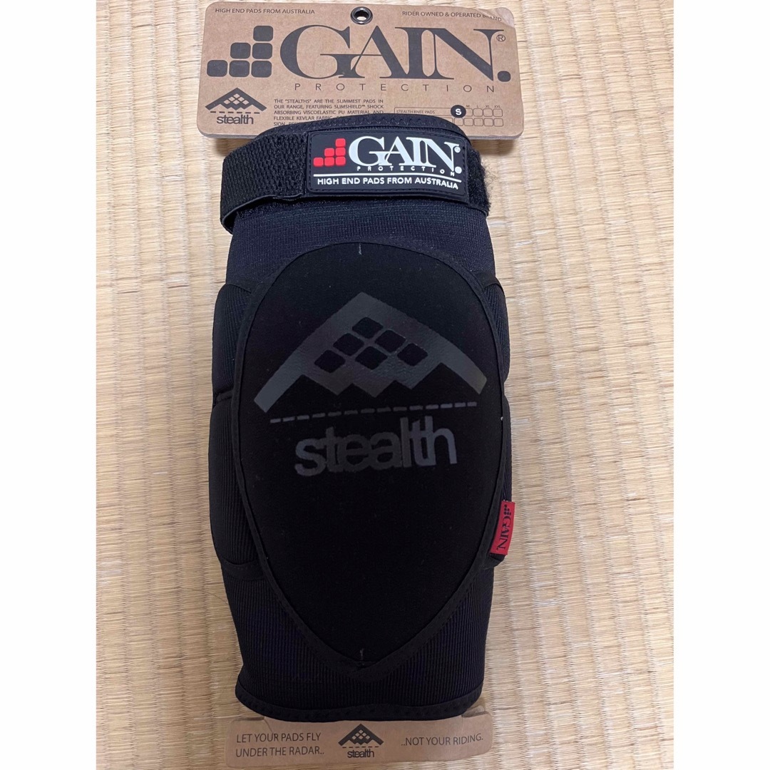 Import & Select(インポートアンドセレクト)のGAIN - STEALTH KNEE PADS  Ｓ　ニーパッド プロテクター スポーツ/アウトドアのスポーツ/アウトドア その他(スケートボード)の商品写真