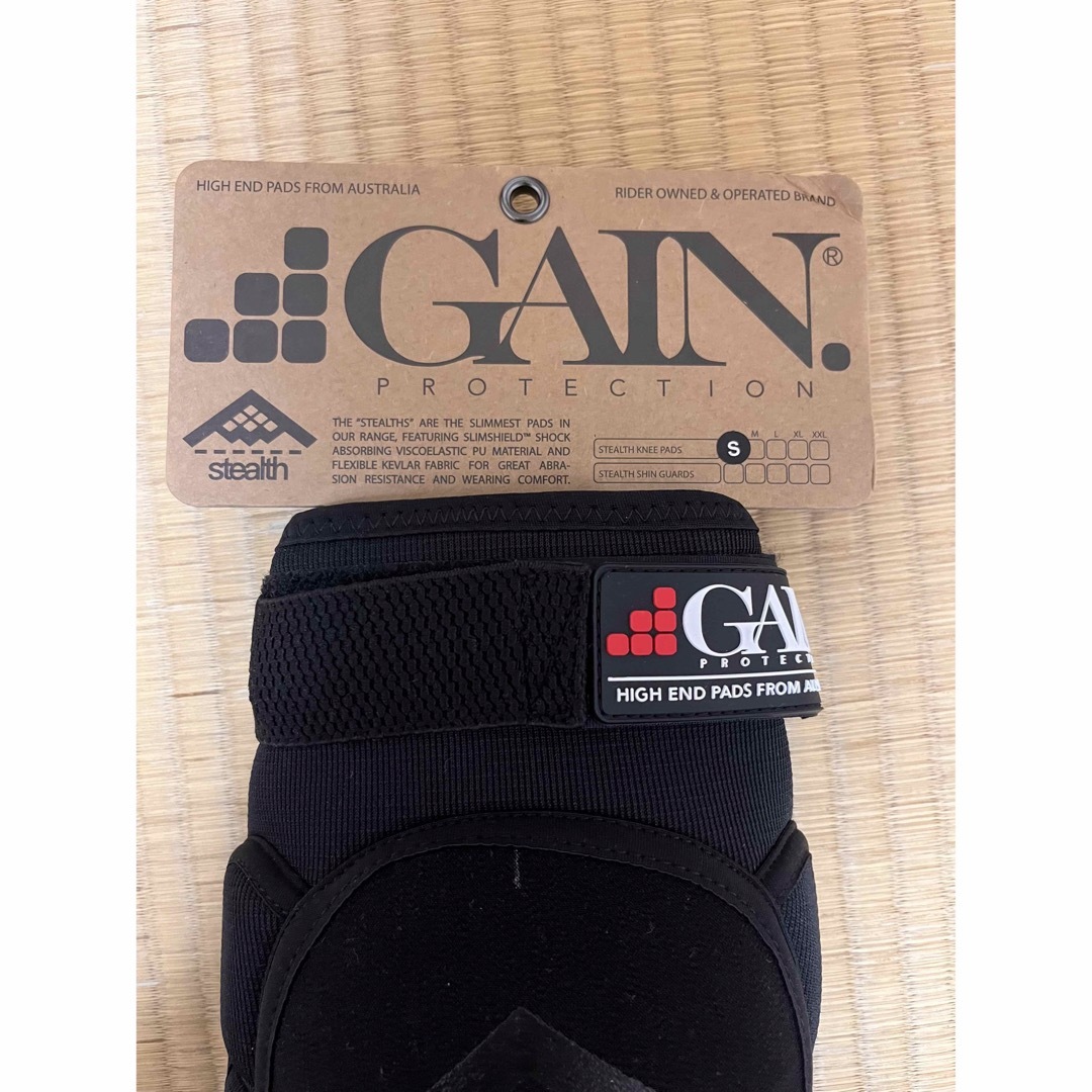 Import & Select(インポートアンドセレクト)のGAIN - STEALTH KNEE PADS  Ｓ　ニーパッド プロテクター スポーツ/アウトドアのスポーツ/アウトドア その他(スケートボード)の商品写真