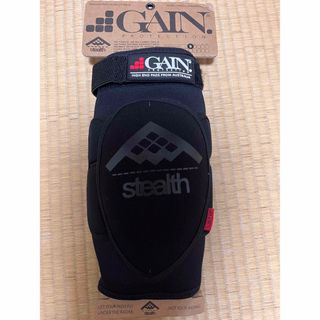 インポートアンドセレクト(Import & Select)のGAIN - STEALTH KNEE PADS  Ｓ　ニーパッド プロテクター(スケートボード)