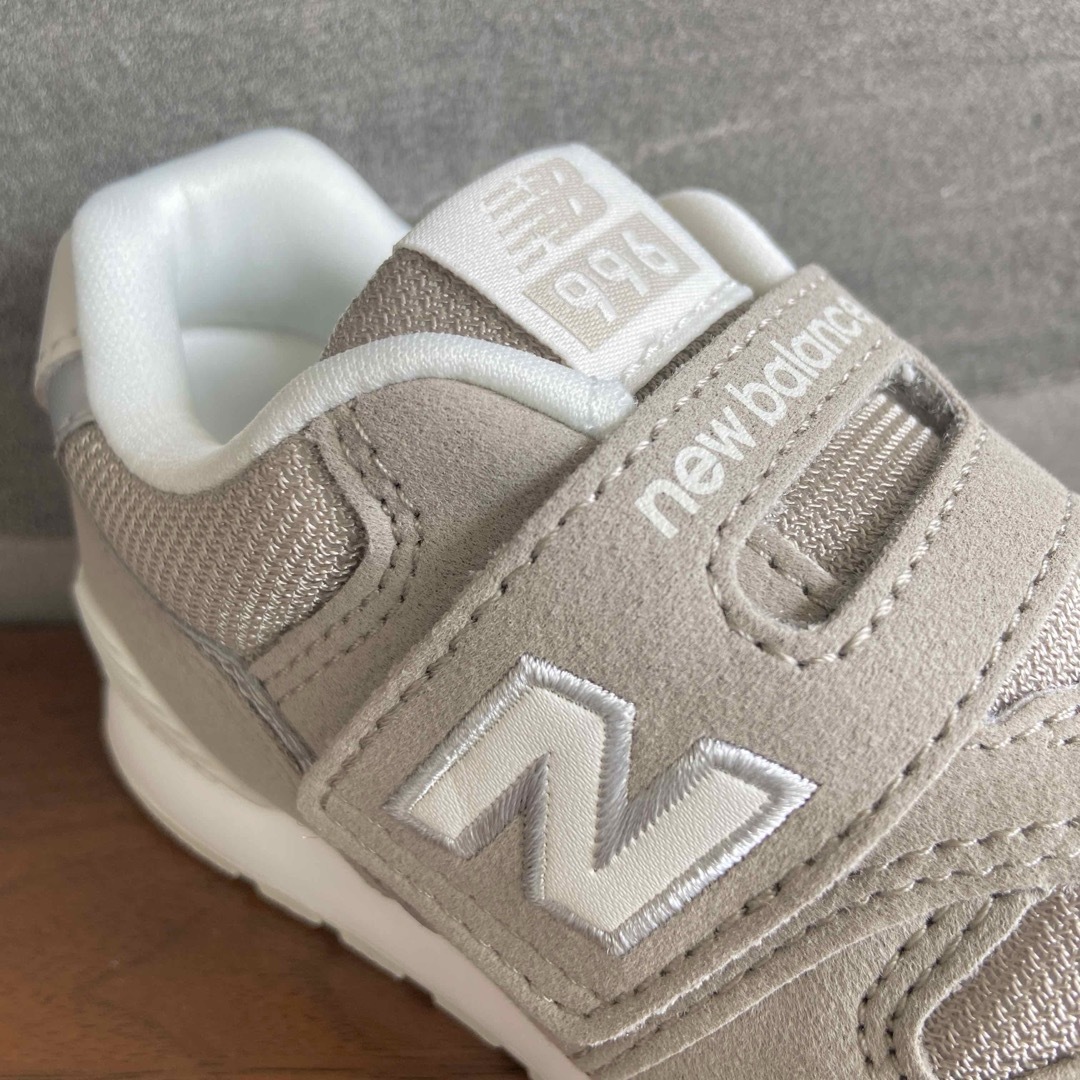 New Balance - 【新品】15.5センチ グレージュ ニューバランス New Balance - 【新品】15.5センチ グレージュ ニューバランス