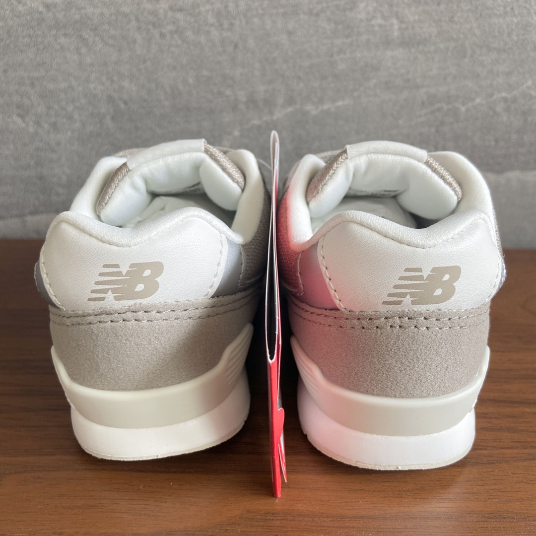 New Balance - 【新品】15.5センチ グレージュ ニューバランス New Balance - 【新品】15.5センチ グレージュ ニューバランス
