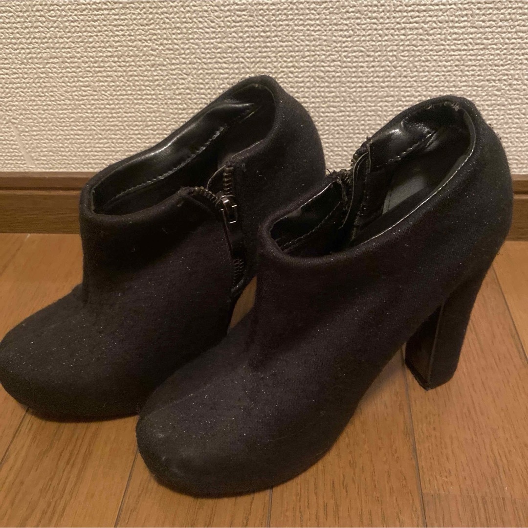ショートブーツ　ブラック　ヒール レディースの靴/シューズ(ブーツ)の商品写真