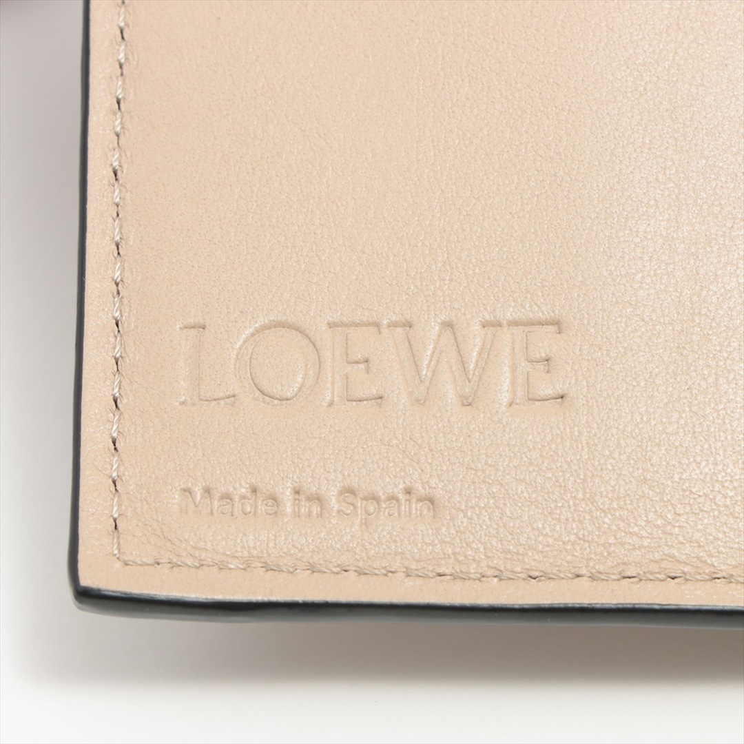 LOEWE(ロエベ)のロエベ トライフォールド レザー  ベージュ レディース コンパクトウォレ レディースのファッション小物(財布)の商品写真