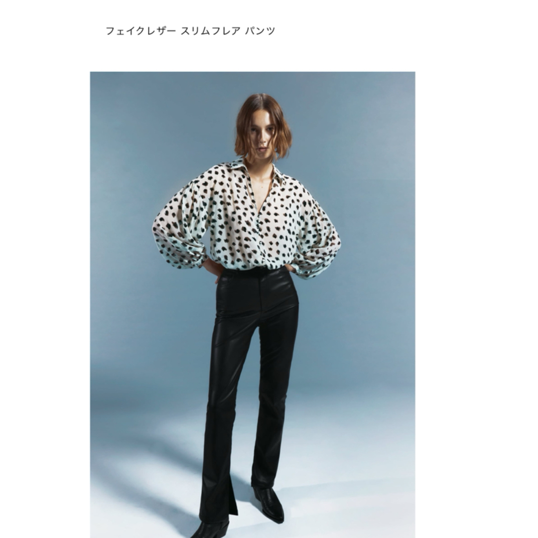 ZARA(ザラ)のZARA フェイクレザー　フレアパンツ レディースのパンツ(カジュアルパンツ)の商品写真