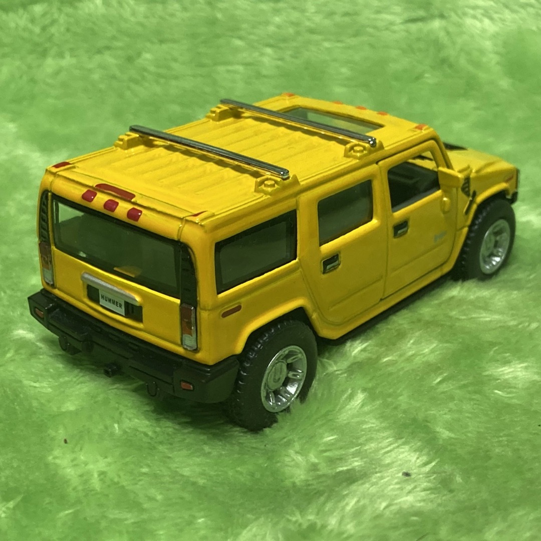 HUMMER(ハマー)のキンスマート 2008 ハマー H2 SUVミニカー イエロー レッド 未使用 エンタメ/ホビーのおもちゃ/ぬいぐるみ(ミニカー)の商品写真