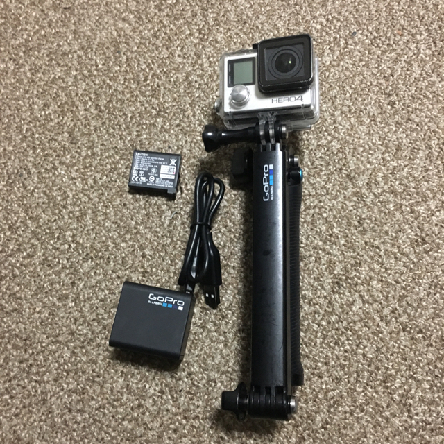 GoPro(ゴープロ)のゴープロ gopro hero4☆備品 アクセサリー付 スマホ/家電/カメラのカメラ(コンパクトデジタルカメラ)の商品写真