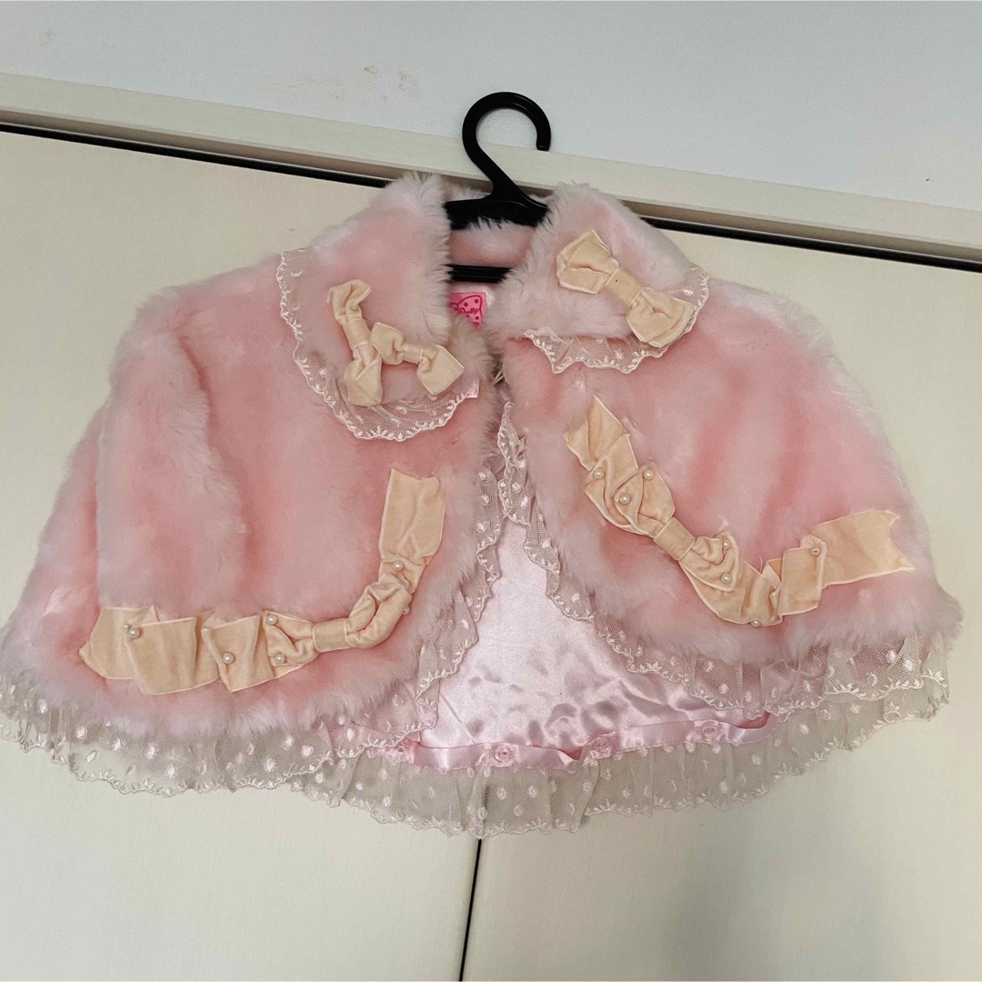 Angelic Pretty(アンジェリックプリティー)のAngelic Pretty ファーケープ　ポンチョ レディースのジャケット/アウター(ポンチョ)の商品写真