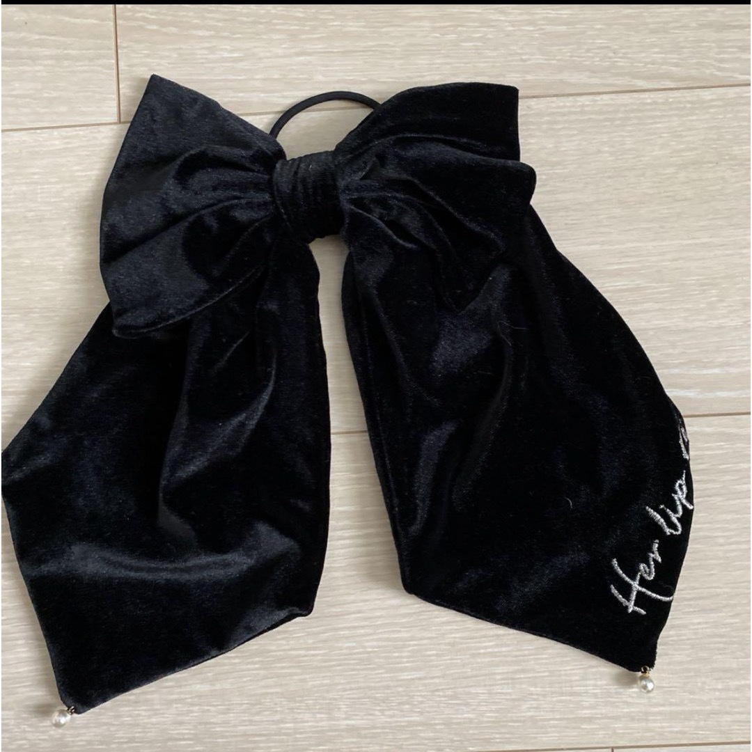 Her lip to - Herlipto ベロア リボン ゴム Velvet Bow Scrunchieの ...