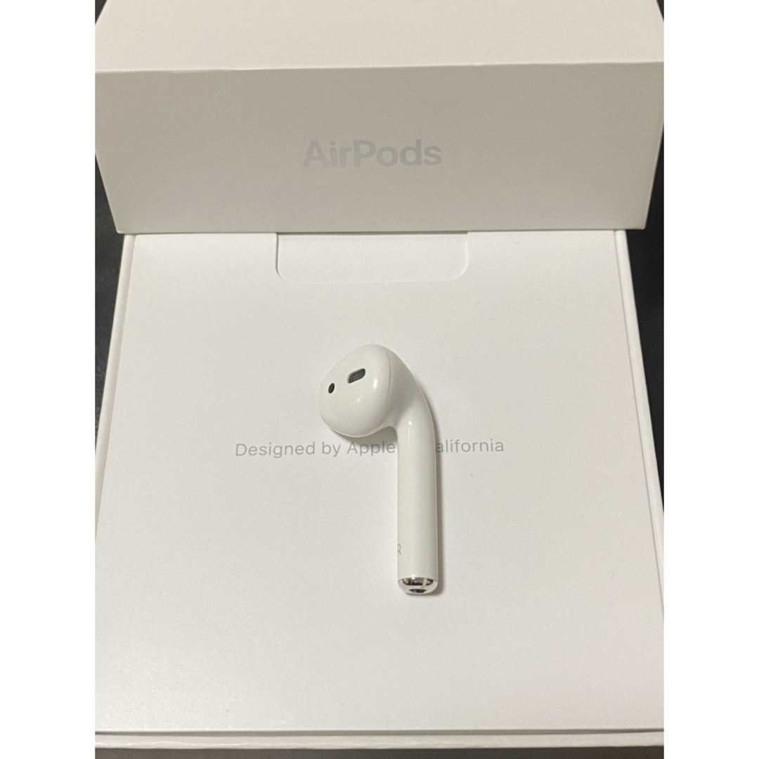 Apple(アップル)のエアーポッズ AirPods 第一世代 R 右耳のみ スマホ/家電/カメラのオーディオ機器(ヘッドフォン/イヤフォン)の商品写真