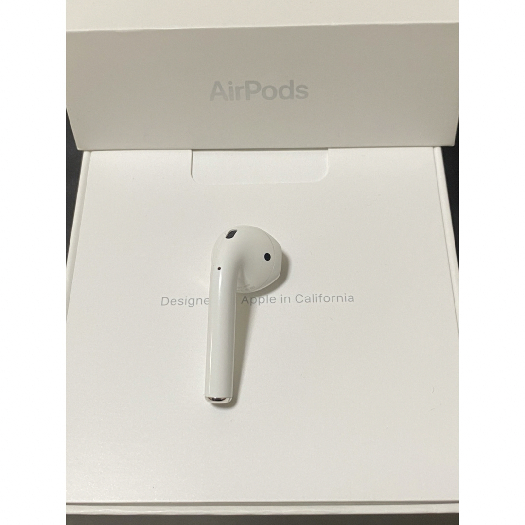 Apple(アップル)のエアーポッズ AirPods 第一世代 R 右耳のみ スマホ/家電/カメラのオーディオ機器(ヘッドフォン/イヤフォン)の商品写真