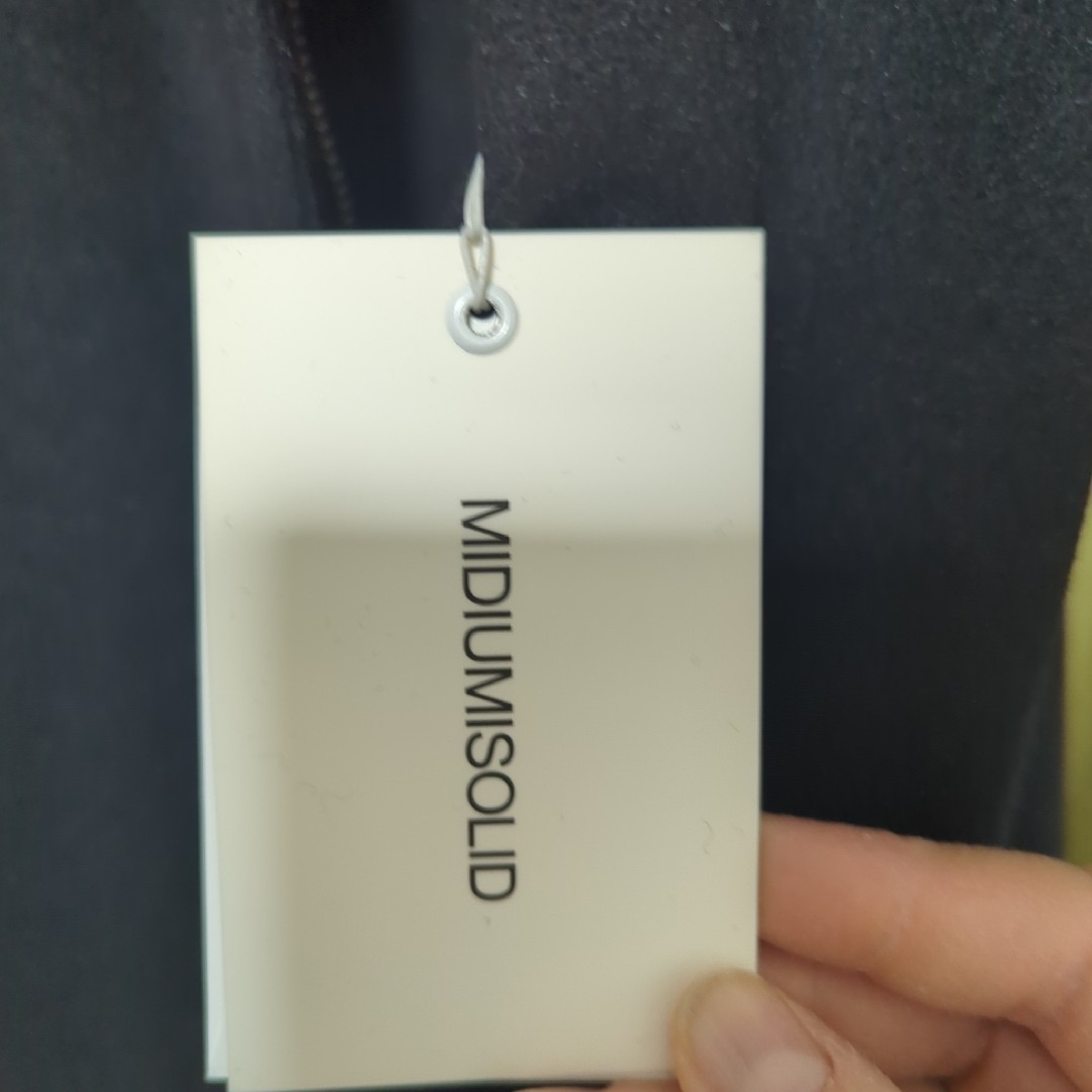 MidiUmi(ミディウミ)のMEDIUMSOLIDフード付コート黒新品 レディースのジャケット/アウター(ロングコート)の商品写真