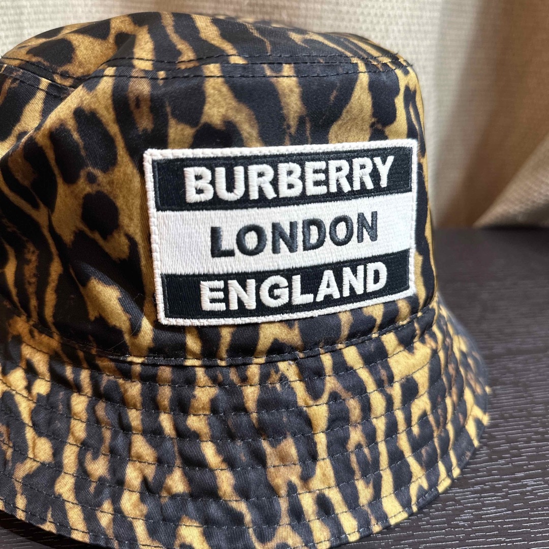 BURBERRY(バーバリー)の美品☆BURBERRY正規品レオパードナイロンバケットハット レディースの帽子(ハット)の商品写真