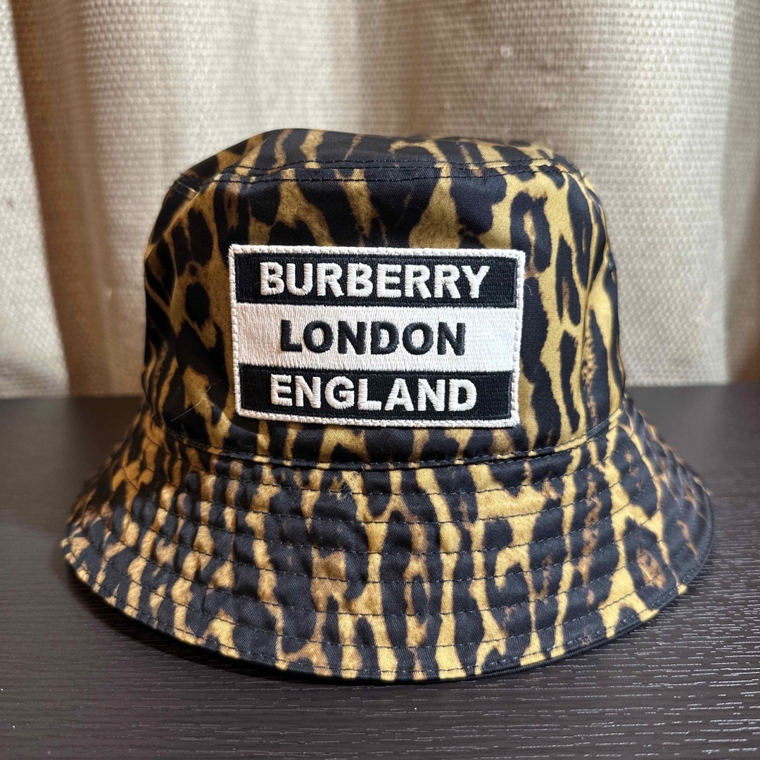 BURBERRY(バーバリー)の美品☆BURBERRY正規品レオパードナイロンバケットハット レディースの帽子(ハット)の商品写真