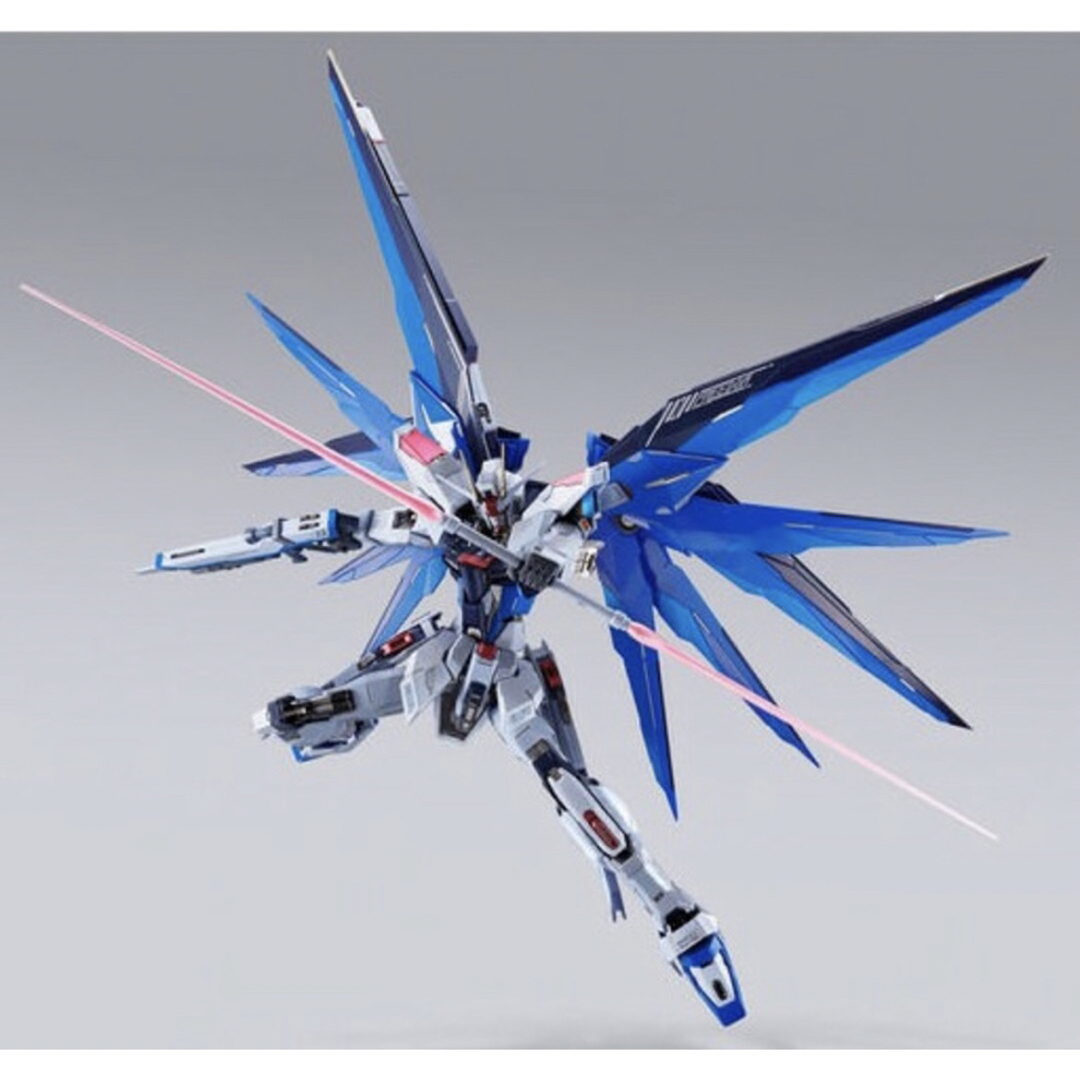 BANDAI(バンダイ)のフリーダムガンダム CONCEPT 2 SNOW SPARKLE Ver. エンタメ/ホビーのフィギュア(アニメ/ゲーム)の商品写真