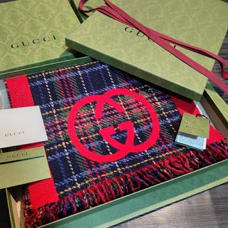 グッチ(Gucci)の❤美品箱袋付き❤GUCCI マフラー ストール スカーフ ショール❤定価１２万❤(マフラー/ショール)