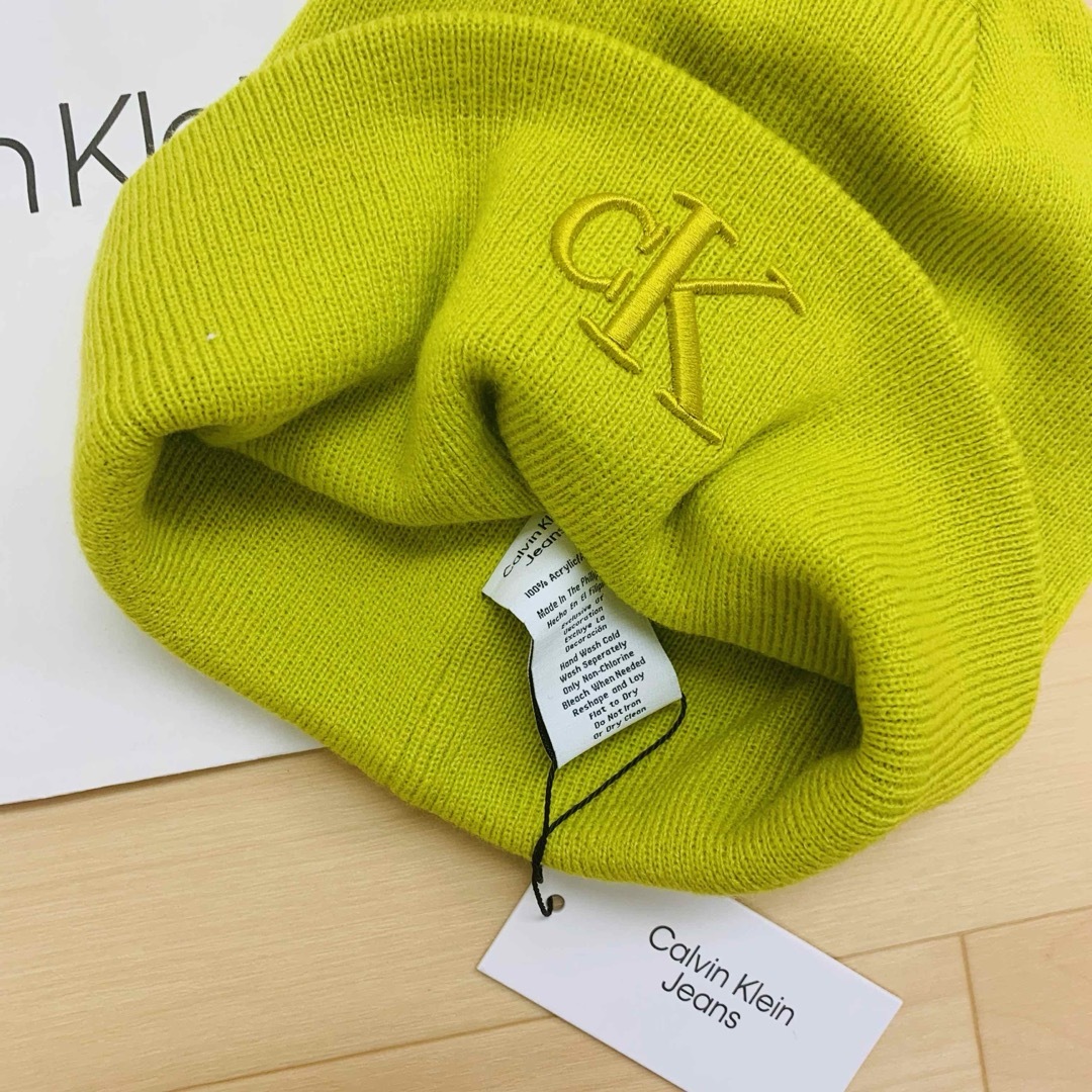 Calvin Klein(カルバンクライン)のレア色★大人気CALVIN KLEIN JEANS ユニセックスロゴ刺繍ニット帽 メンズの帽子(ニット帽/ビーニー)の商品写真