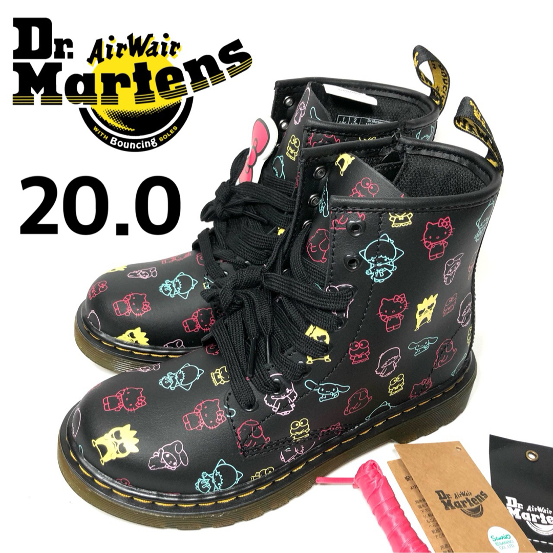 Dr.Martens(ドクターマーチン)の【新品】ドクターマーチン ハローキティ 60周年コラボ キッズ ブーツ 20.0 キッズ/ベビー/マタニティのキッズ靴/シューズ(15cm~)(ブーツ)の商品写真