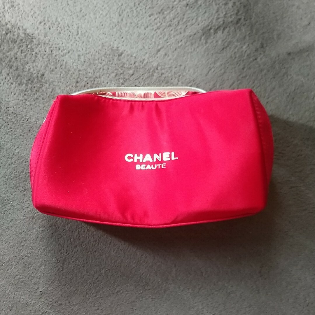 CHANEL(シャネル)のino♡様専用ページ  化粧ポーチ レディースのファッション小物(ポーチ)の商品写真