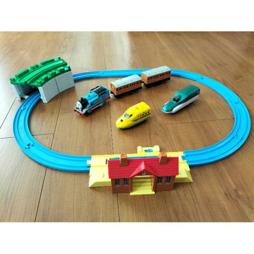 プラレール きかんしゃトーマス ベーシックセット おまけ付き エンタメ/ホビーのおもちゃ/ぬいぐるみ(鉄道模型)の商品写真