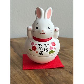 ウサギの起き上がりこぼし(置物)