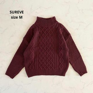 アベイル(Avail)の【美品】Mサイズ SUREVE ニット ケーブル編み ボルドー モックネック(ニット/セーター)