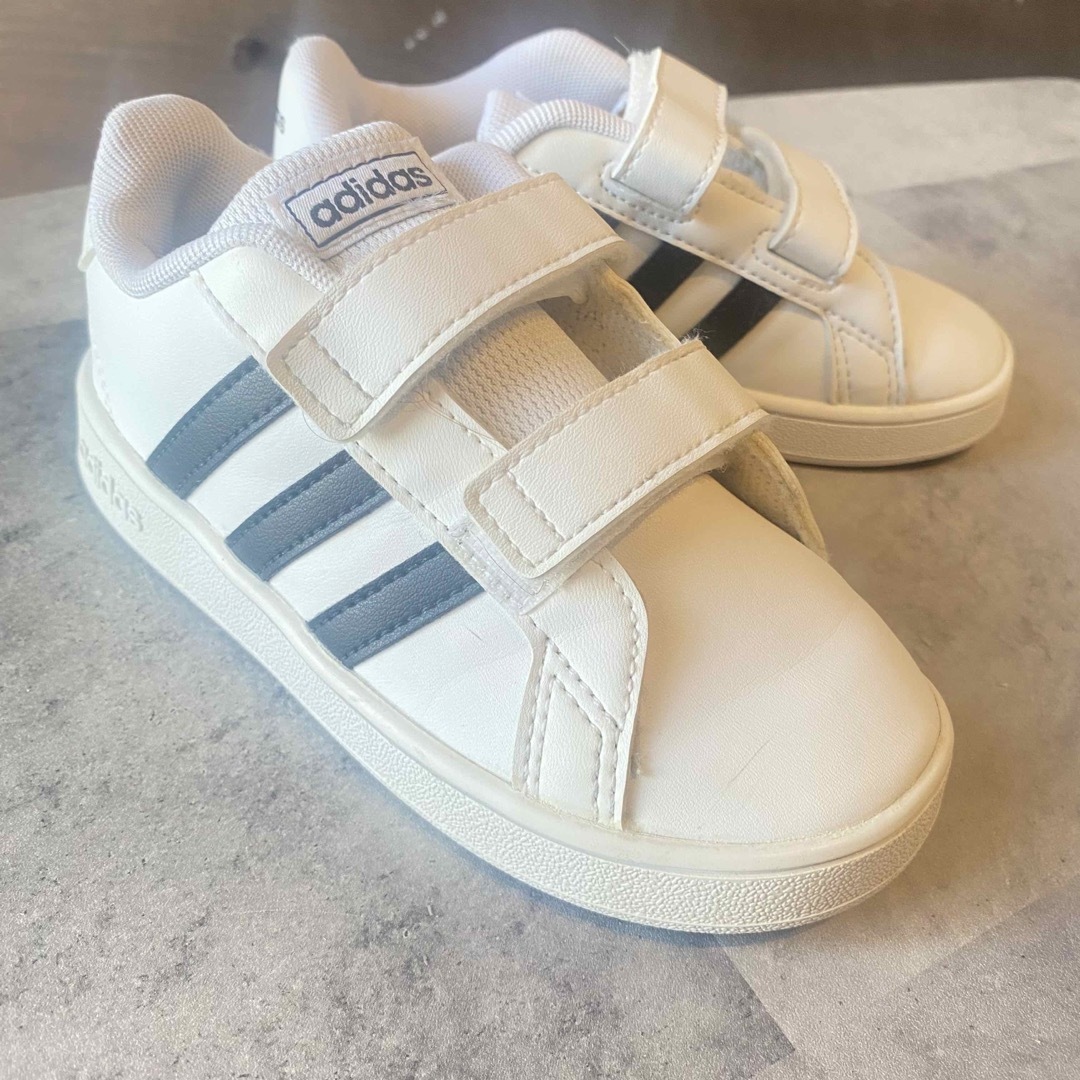 adidas(アディダス)のadidas キッズスニーカー　16 キッズ/ベビー/マタニティのキッズ靴/シューズ(15cm~)(スニーカー)の商品写真