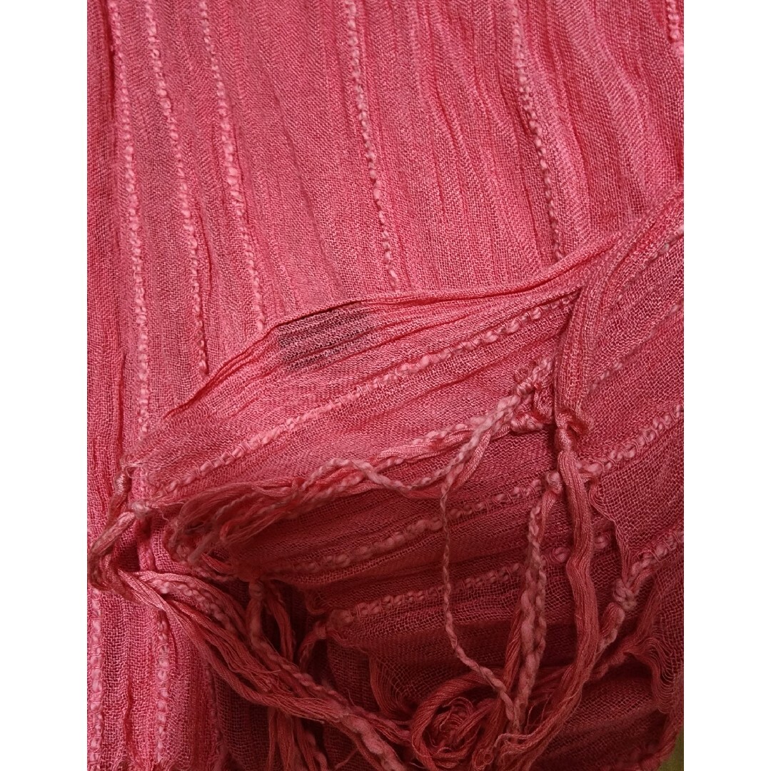 OZOC(オゾック)のOZOC　オゾック　ストール　ピンク　マゼンタ　中古 レディースのファッション小物(ストール/パシュミナ)の商品写真