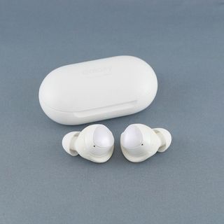 サムスン(SAMSUNG)のSAMSUNG Galaxy Buds 完全ワイヤレスイヤホン USED美品 SM-R170 外音取込 マイク 軽量 サムスン ギャラクシー ホワイト 完動品 S V0276(ヘッドフォン/イヤフォン)