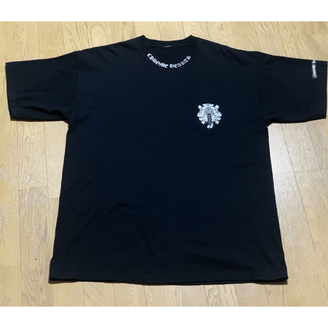 Chrome Hearts(クロムハーツ)のクロムハーツ XL ネックロゴ　ダガー　ポケットtシャツ　 初期クロムハーツ メンズのトップス(Tシャツ/カットソー(半袖/袖なし))の商品写真