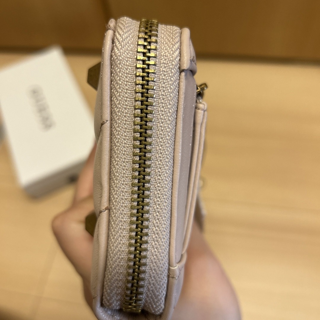 GUESS(ゲス)のGUESS 長財布　スタッズ　ピンク レディースのファッション小物(財布)の商品写真