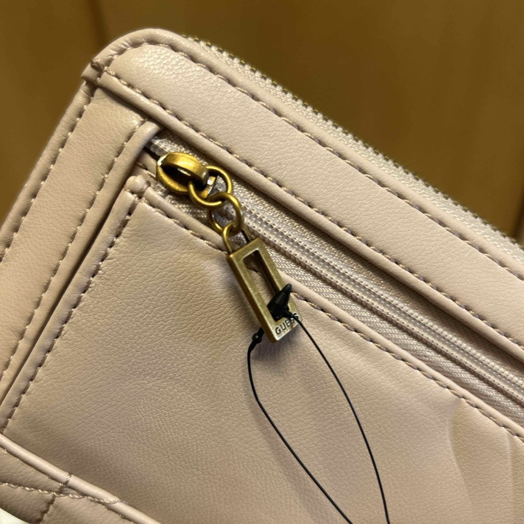 GUESS(ゲス)のGUESS 長財布　スタッズ　ピンク レディースのファッション小物(財布)の商品写真