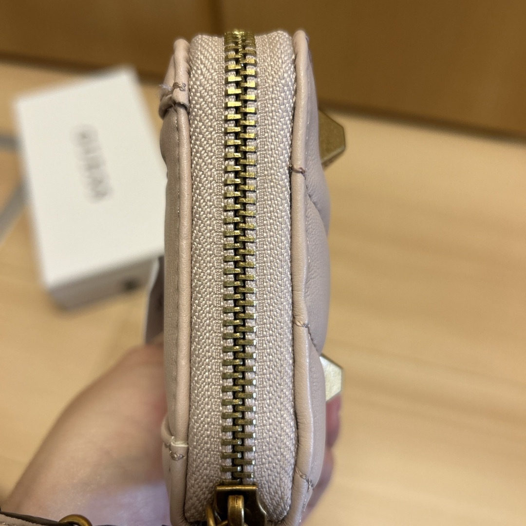 GUESS(ゲス)のGUESS 長財布　スタッズ　ピンク レディースのファッション小物(財布)の商品写真