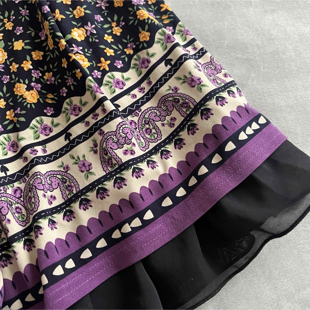 大きいサイズ♡ ダマスク花柄フリルスカート　紺 レディースのスカート(ミニスカート)の商品写真