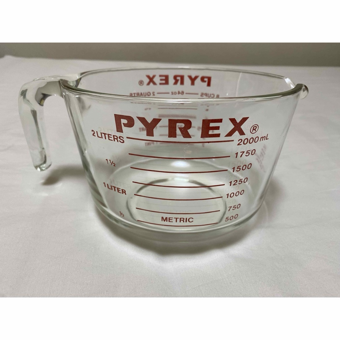 Pyrex(パイレックス)の【貴重品】パイレックス　PYREX 2,000mlメジャーカップ インテリア/住まい/日用品のキッチン/食器(調理道具/製菓道具)の商品写真