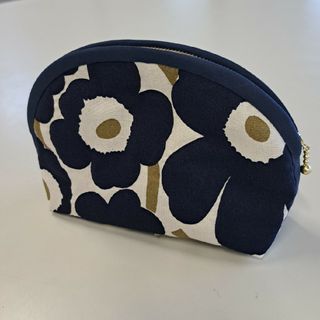 マリメッコ(marimekko)のポーチ　新作　ネイビー×メタリック(ポーチ)