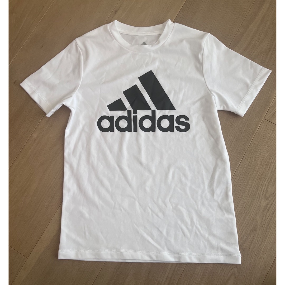 adidas(アディダス)のキッズadidas Tシャツ キッズ/ベビー/マタニティのキッズ服男の子用(90cm~)(Tシャツ/カットソー)の商品写真