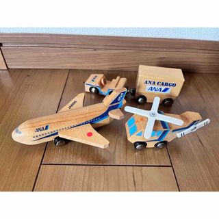 エーエヌエー(ゼンニッポンクウユ)(ANA(全日本空輸))のANA 全日空　木製の飛行機　おもちゃセット(航空機)