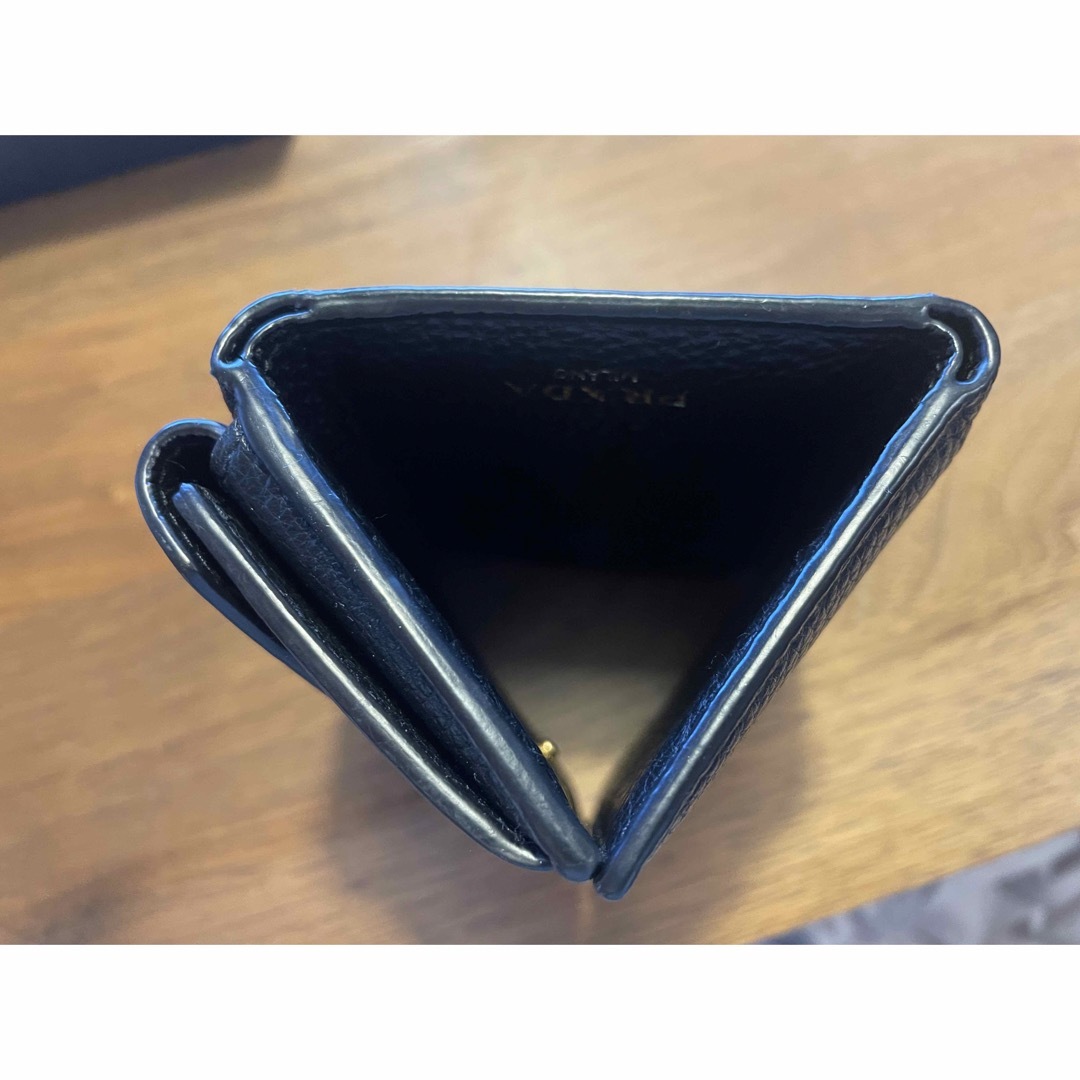 PRADA プラダ 三つ折り 黒 ヴィッテロダイノ PRADA プラダ 三つ折り 黒 ヴィッテロダイノ